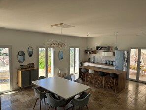 Private kitchen - House Allauch, nice view with swimming pool (Allauch)