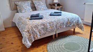 5 slaapkamers, een strijkplank/strijkijzer, wifi, beddengoed