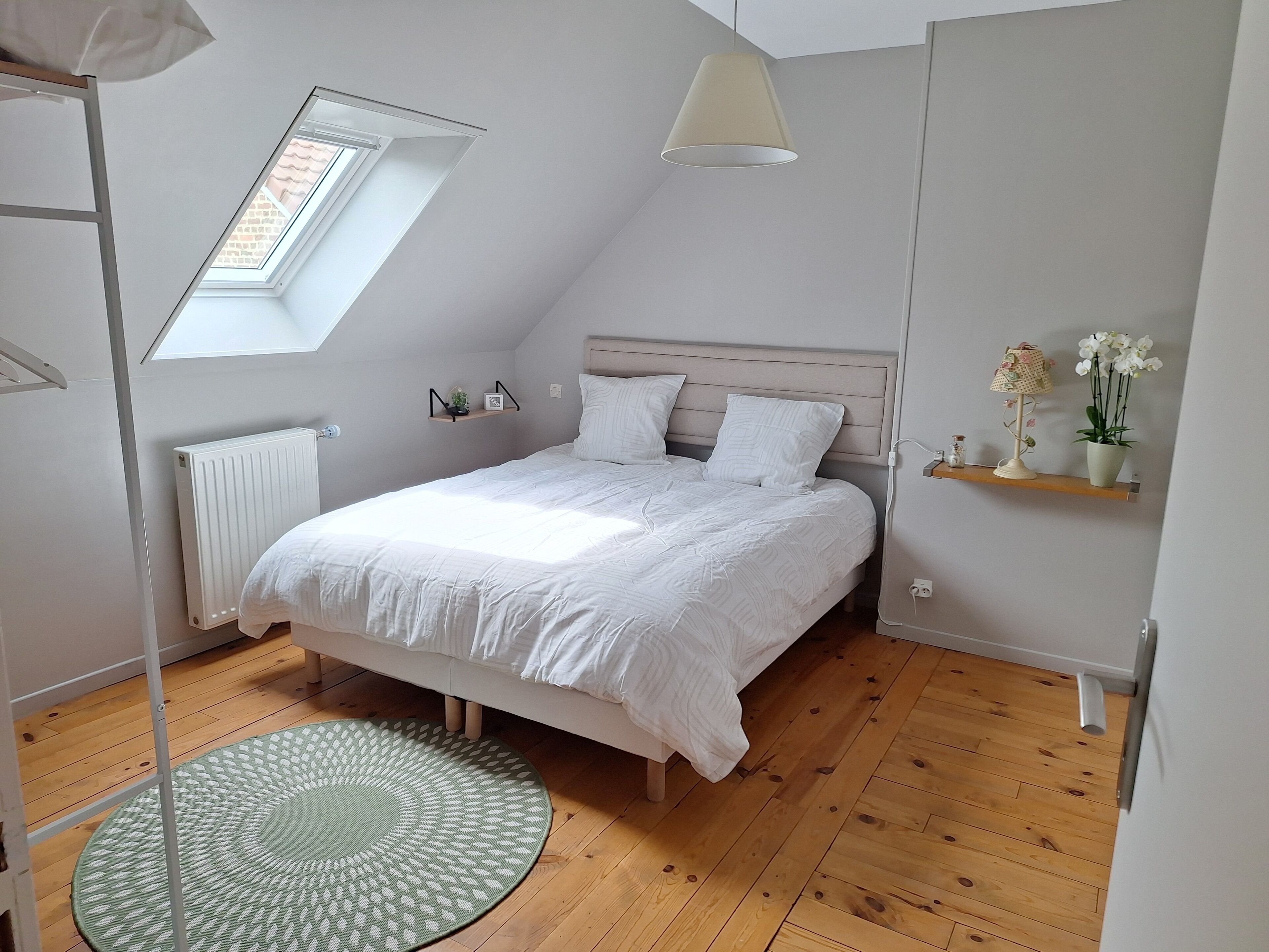 5 chambres, fer et planche à repasser, Wi-Fi, draps fournis