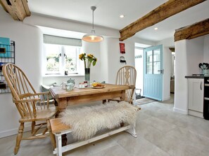Dining - 2 bedroom accommodation in Georgeham, near Croyde (Georgeham, near Croyde)
