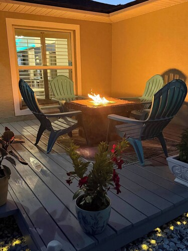 Beach House in the Woods, Fire Pit Deck/Daytona 3/2 Large Fenced in Home.