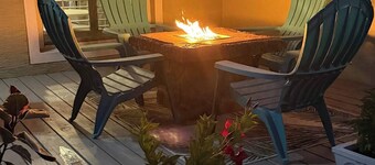 Beach House in the Woods, Fire Pit Deck/Daytona 3/2 Large Fenced in Home.