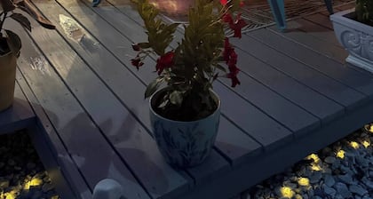 Beach House in the Woods, Fire Pit Deck/Daytona 3/2 Large Fenced in Home.