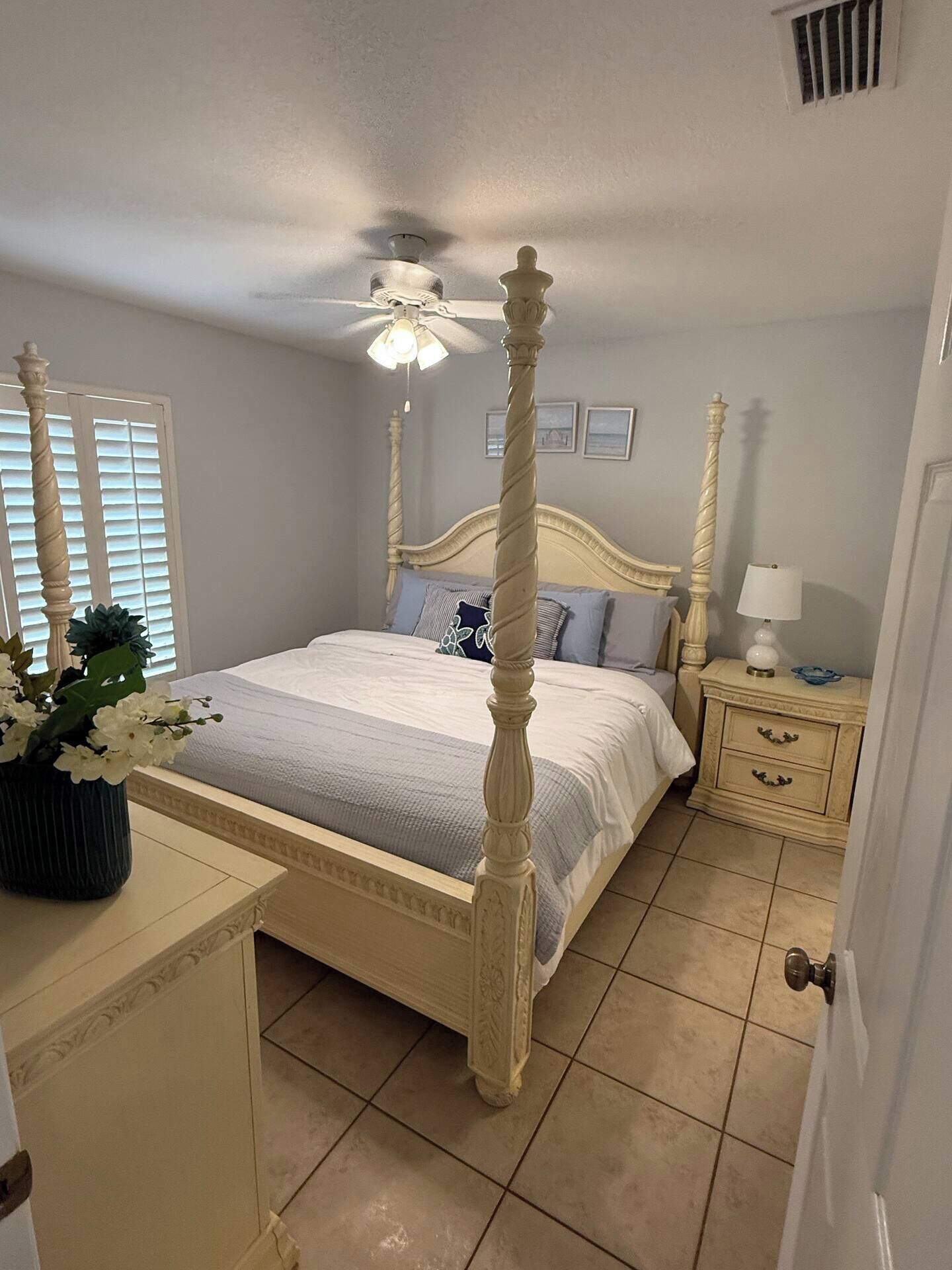 3 bedrooms, iron/ironing board, travel crib, free WiFi