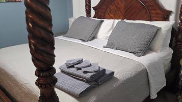 3 bedrooms, iron/ironing board, free WiFi, bed sheets