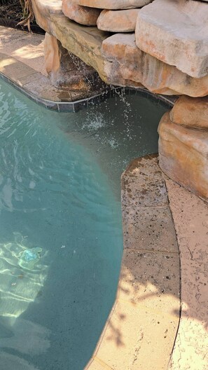 حمّام سباحة خارجي