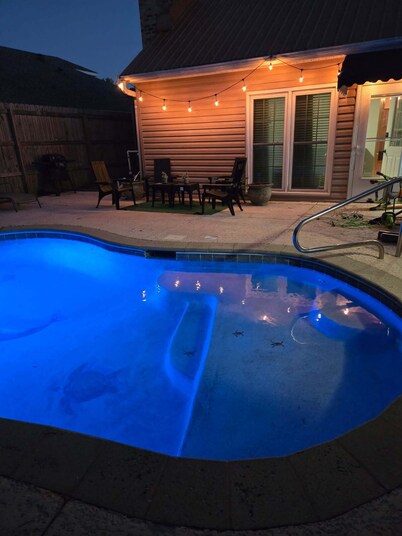 The University of South Alabama Poolside Getaway🇺🇲Veteran Own ⚓️