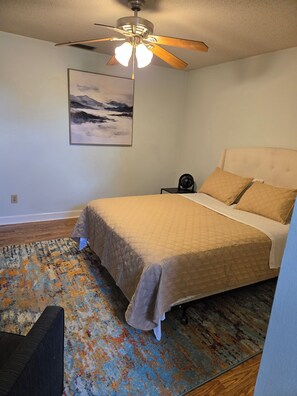 3 chambres, fer et planche à repasser, Wi-Fi gratuit, draps fournis