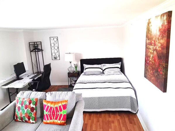 2 chambres, bureau, fer et planche à repasser, accès au Wi-Fi (inclus)