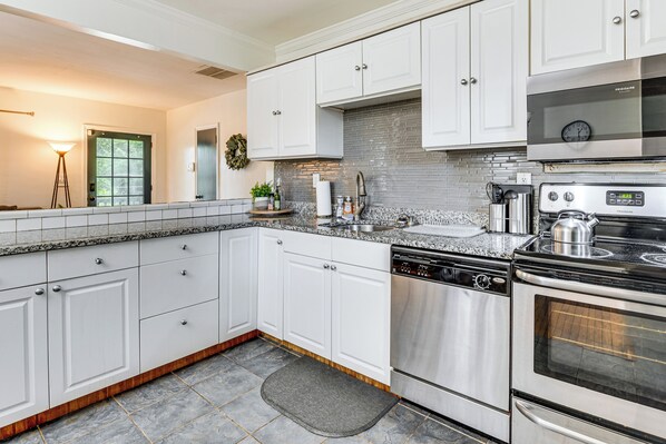 Fridge, microwave, stovetop, dishwasher