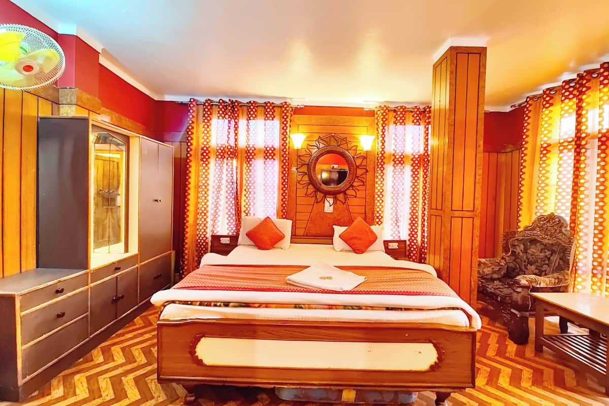 Soundproofing, free WiFi, bed sheets
