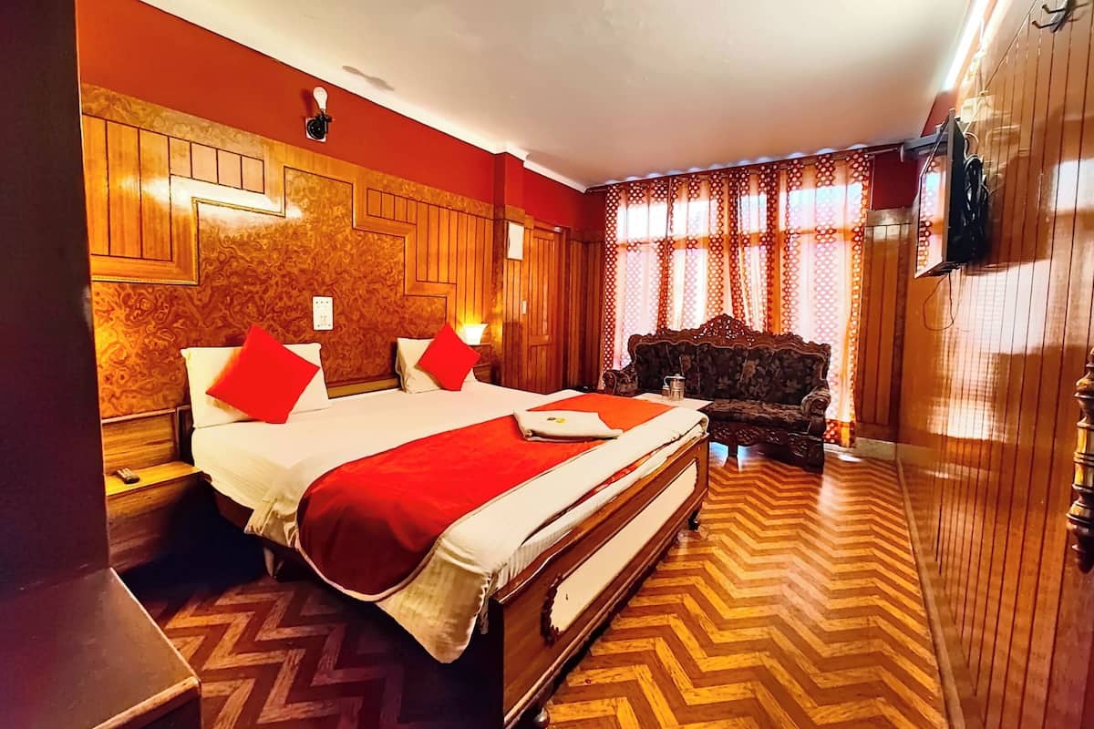 Soundproofing, free WiFi, bed sheets