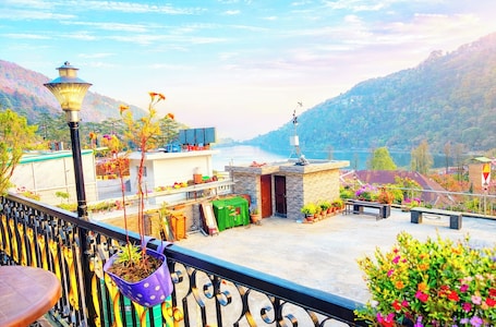 Exterior. Hotel Deluxe Ankur Lake View Nainital