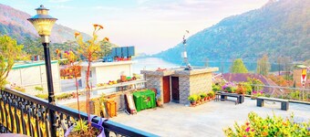 Hotel Deluxe Ankur Lake View Mall Road Nainital Near Naina Devi Temple