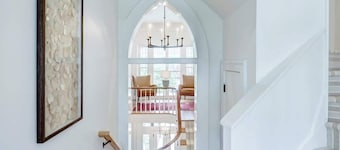 The 200 South St Boutique Hotel w/Pool