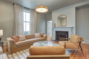 Smart TV, offices - Downtown Boutique Hotel The 200 South St (Charlottesville)