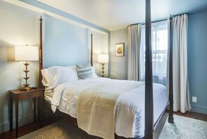 1 bedroom, iron/ironing board, free WiFi, bed sheets - Boutique Downtown Hotel with Pool (Charlottesville)