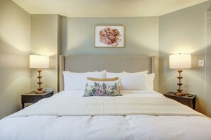1 bedroom, desk, iron/ironing board, free WiFi - The 200 South St with Pool | Boutique Hotel (Charlottesville)