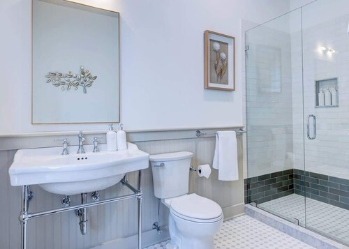 The 200 South St Boutique Hotel w/Pool