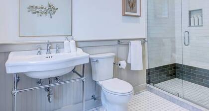 The 200 South St Boutique Hotel w/Pool