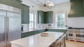 Frigorífic, microones, forn i placa de cuina