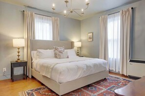 1 habitación, escritorio, tabla de planchar con plancha y wifi gratis 