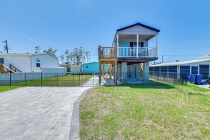 Property grounds - 2 Mi to Anna Maria Island: Newly Built Home! (Bradenton)