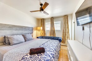 5 bedrooms, Internet, bed sheets - 3 Mi to Dtwn Mesa: Home w/ Fenced Backyard! (Mesa)