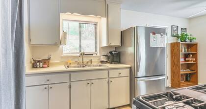 Peaceful Forest Views & Patio: Twain Harte Home