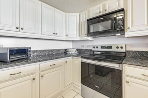 Fridge, microwave, stovetop, dishwasher