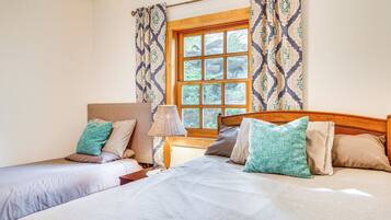 2 sovrum, skrivbord, strykjÀrn/strykbrÀda och wi-fi