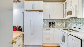 KylskÄp, mikrovÄgsugn, ugn och spishÀll