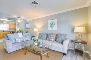 TV - Steps to Shore: Sunny Fort Myers Beach Escape! (Fort Myers Beach)