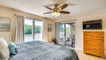 2 bedrooms, travel cot, WiFi, bed sheets