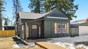 A single-story house with a dark gray exterior, a front porch, and a wooden deck. - Newly Rennovated • Walking Distance to Downtown • Cripple Creek Donkies (Cripple Creek)