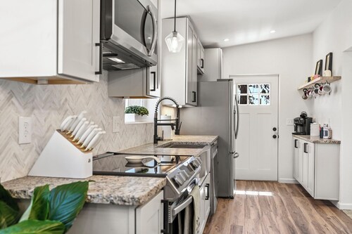 Newly Rennovated • Walking Distance to Downtown • Cripple Creek Donkies