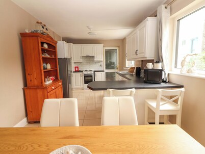 O'CONNELL'S&NBSP;LODGE, pet friendly in Portmagee, County Kerry