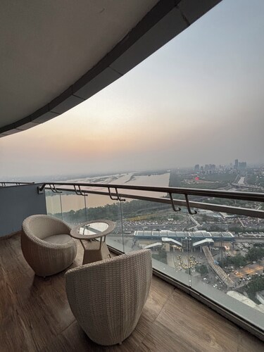 Charming 1-bedroom apartment with AC, WiFi in enchanting Noida