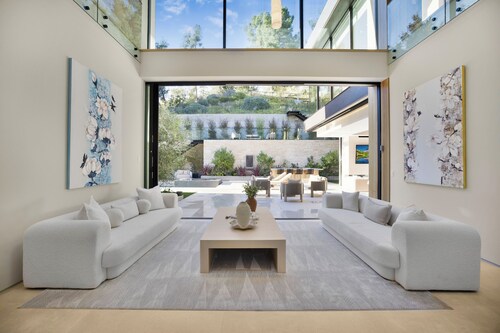 Hutton Villa - 5-bedroom Retreat in Iconic Beverly Hills Oasis