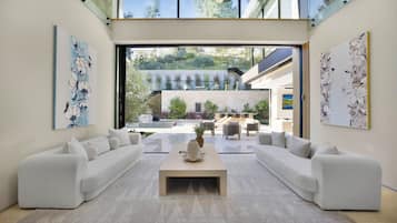 奢華別墅, 多張床, 可使用泳池, 泳池景觀 (Hutton Villa) | 住宿內部