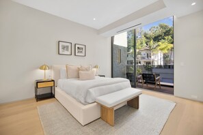 Luxury Villa, Multiple Beds, Pool Access, Pool View (Hutton Villa) | 3 bedrooms, individually decorated, individually furnished, desk - Hutton Villa - 5-bedroom Retreat in Iconic Beverly Hills Oasis (Beverly Hills)