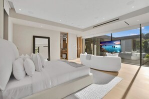 Vil·la de luxe, diversos llits, accés a la piscina, vistes a la piscina (Hutton Villa) | 3 dormitoris, decoració individual, mobiliari individual i escriptori 