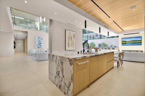 Vil·la de luxe, diversos llits, accés a la piscina, vistes a la piscina (Hutton Villa) | Interior