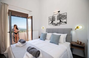 3 bedrooms, in-room safe, iron/ironing board, travel crib