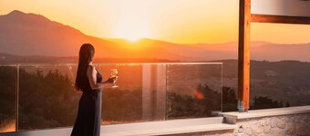 Stylish Villa with Heated Pool, Jacuzzi, Gym & Superb Views