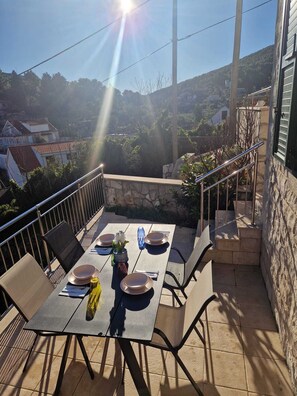 Outdoor dining - Solentia Stomorska (Split-Dalmatië)