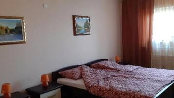 2 soverom, strykejern/-brett, reiseseng for barn og wi-fi (inkludert)