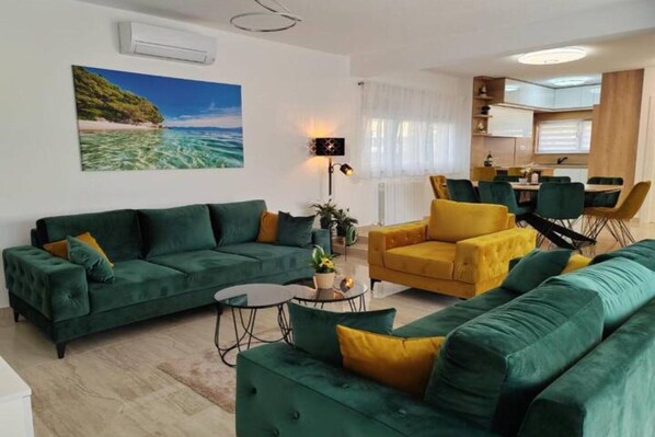 Smart TV - Five Bedroom Villa with Private Pool (Dicmo Kraj)