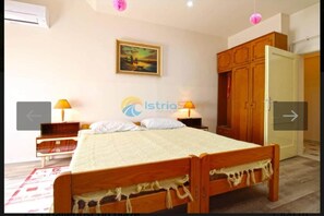2 bedrooms, iron/ironing board, travel cot, free WiFi