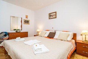 3 bedrooms, iron/ironing board, travel crib, free WiFi
